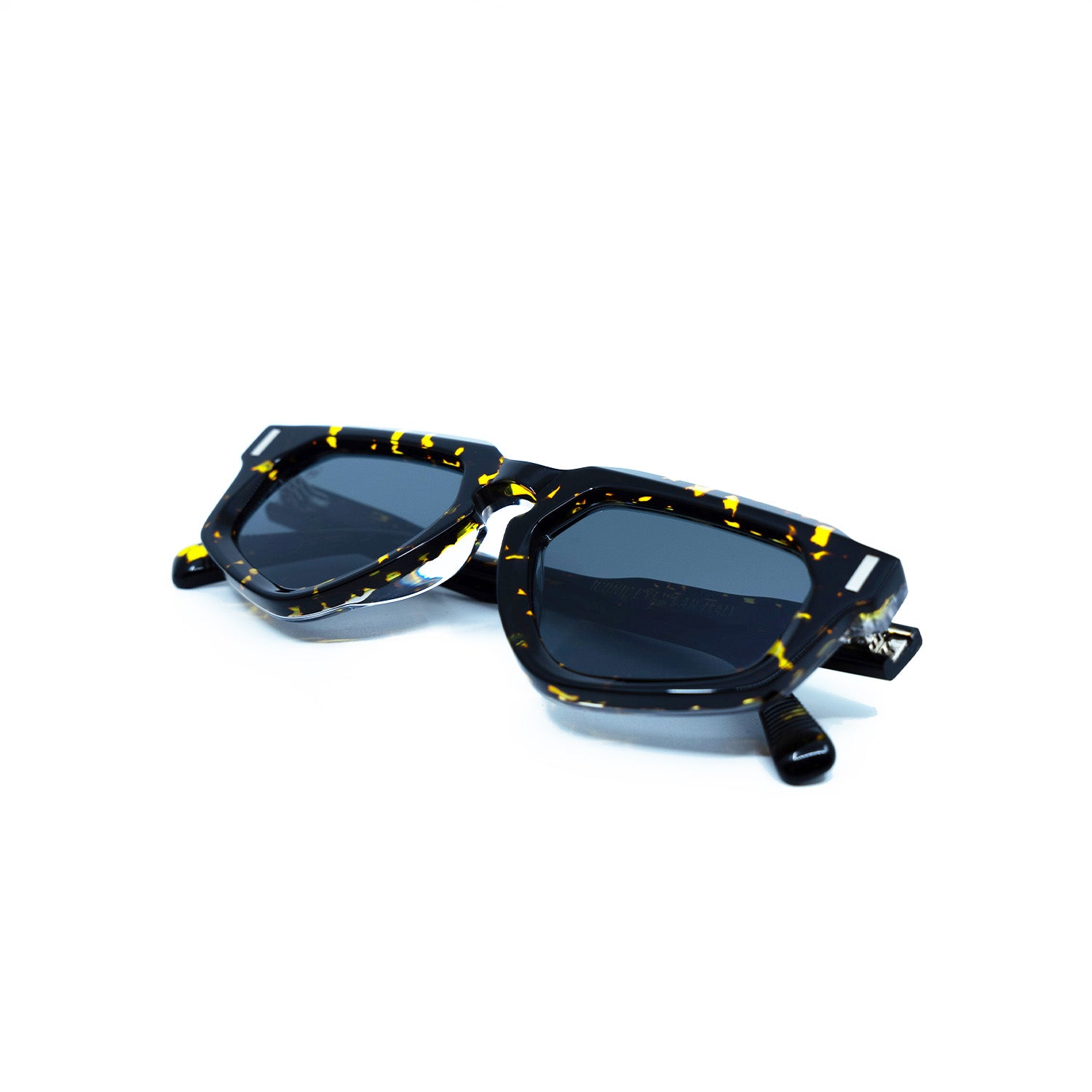 Avitio Tortoise Black