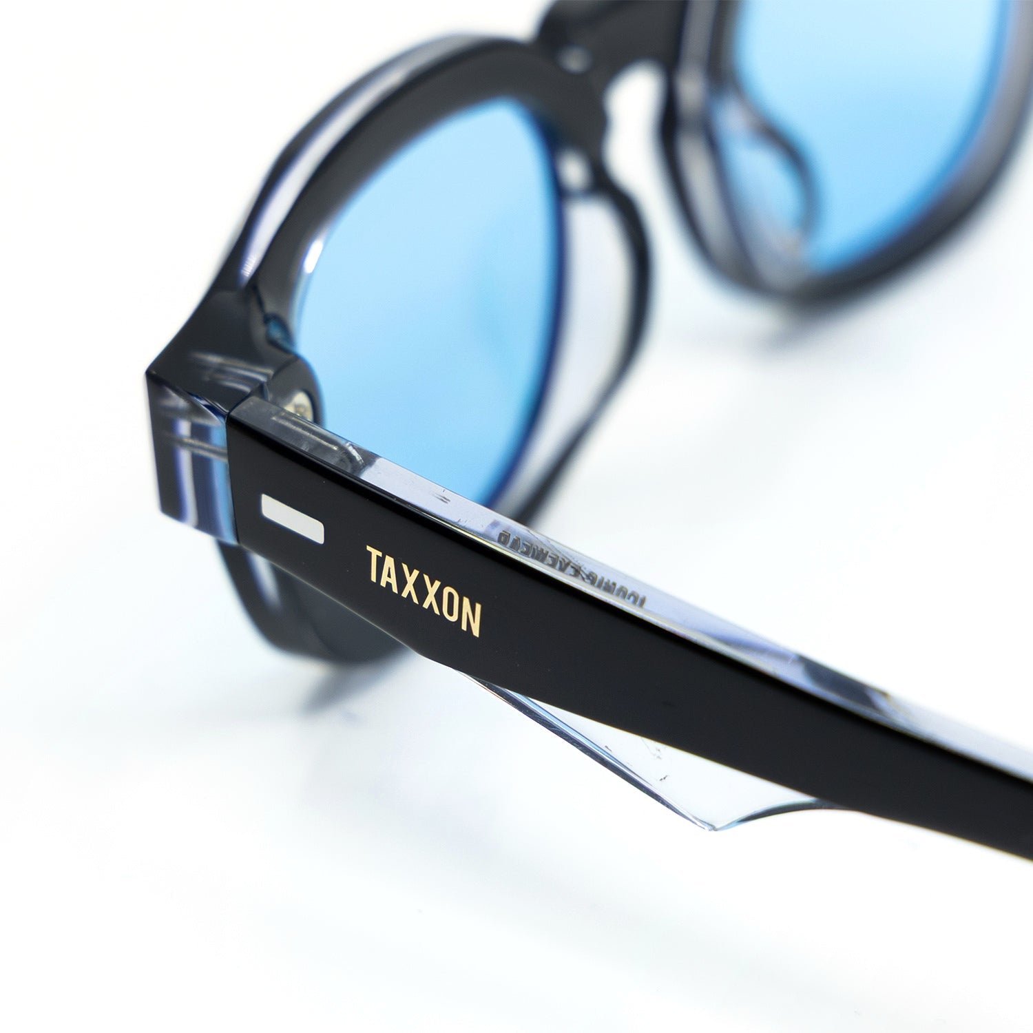 Tom Black Light Blue