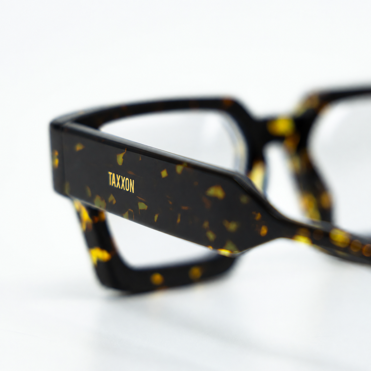 008 Havana optical frame by Taxxon — detail