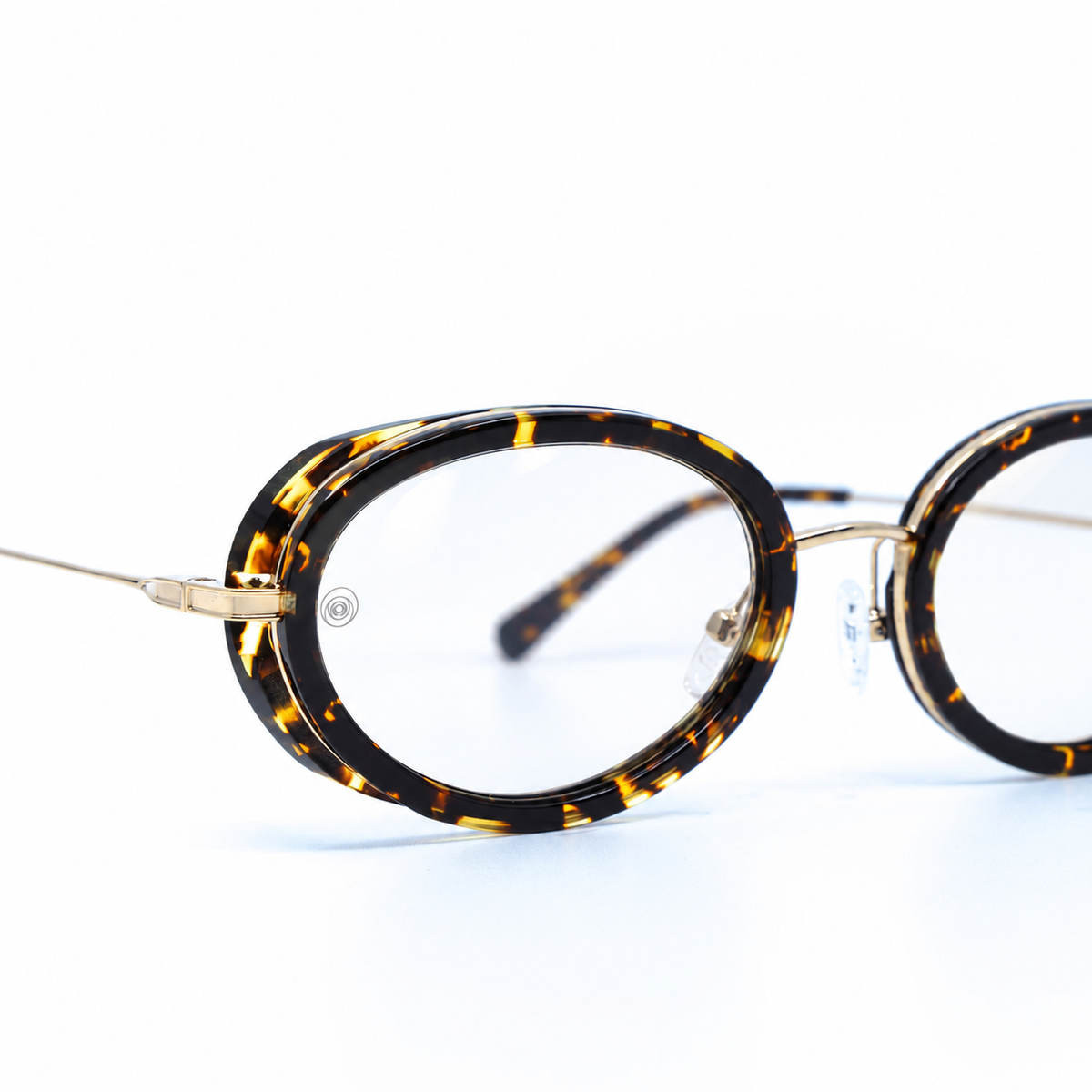 Gala Havana optical frame by Taxxon — detail