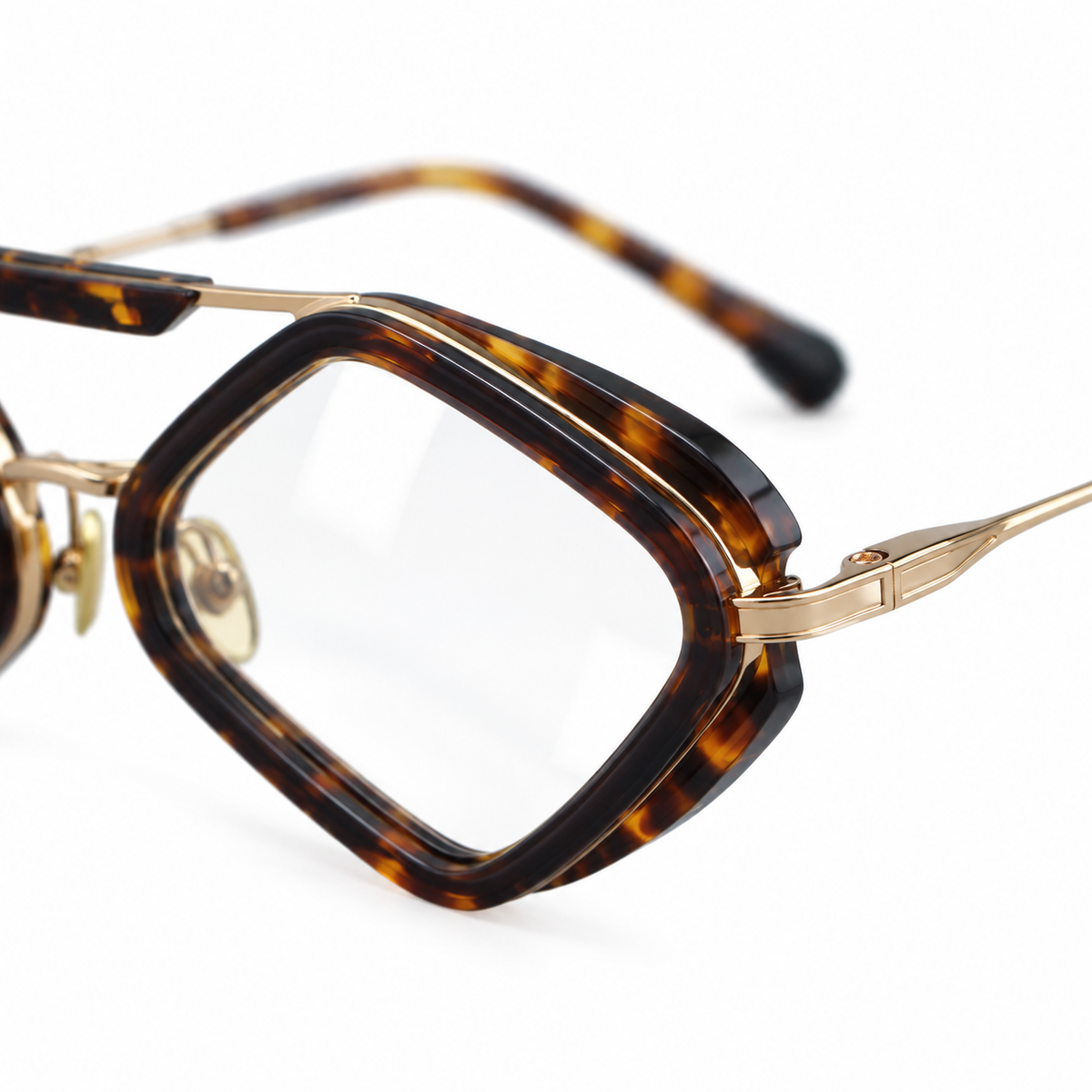 Milo Havana optical frame by Taxxon — detail