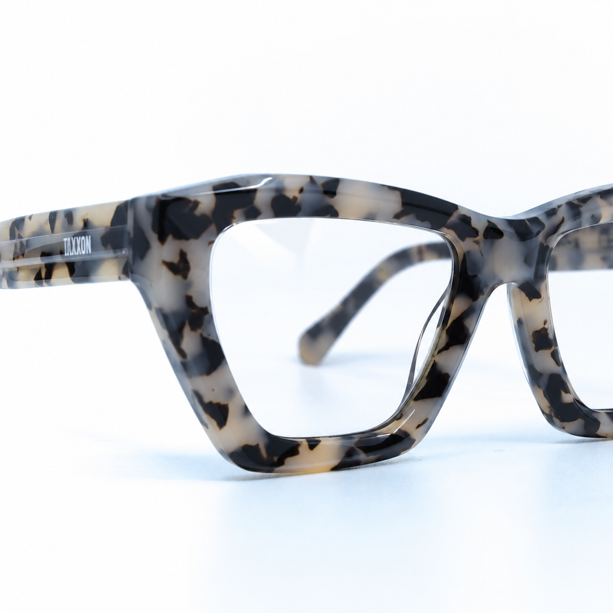 Osca Cream optical frame by Taxxon — detail